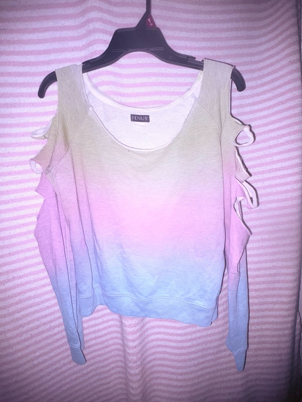 Bundle of size small Venus tops - Picture 5 of 6